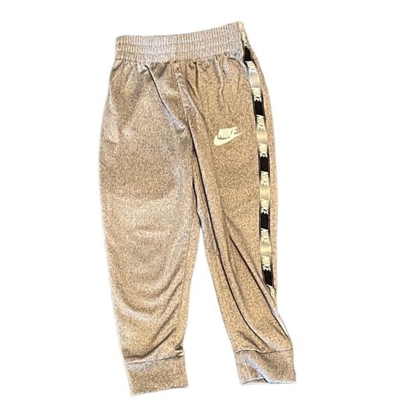 Nike joggers with logo on front toddler size 3T - Picture 1 of 4